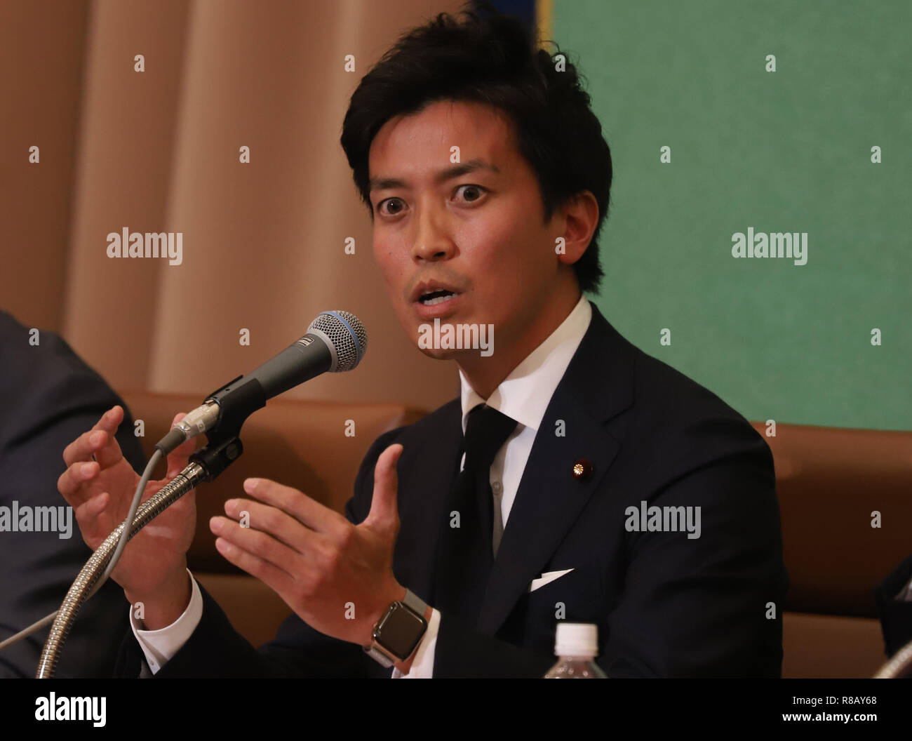 Tokyo, Japon. 14 Décembre, 2018. Parti libéral démocrate (LDP) législateur Fumiaki Kobayashi parle au National Press Club à Tokyo le vendredi, 14 décembre 2018. Quatre jeunes législateurs PLD a fait valoir la nécessité de réformes du régime alimentaire . Credit : Yoshio Tsunoda/AFLO/Alamy Live News Banque D'Images