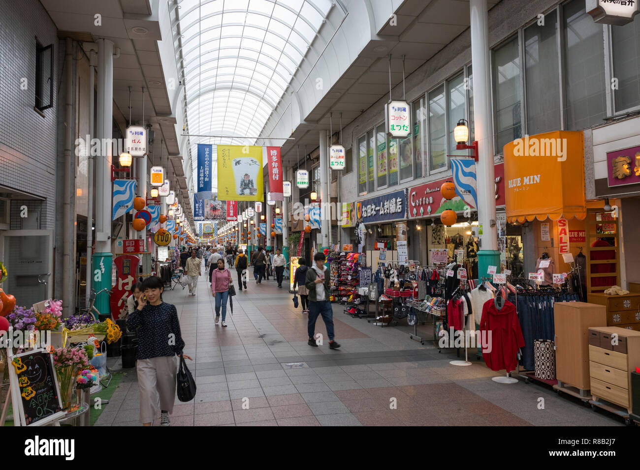 Fukuoka, Japon- 19 Octobre, 2018 : galerie marchande couverte Kawabata Shotengai de longueur du centre-ville de Fukuoka Banque D'Images