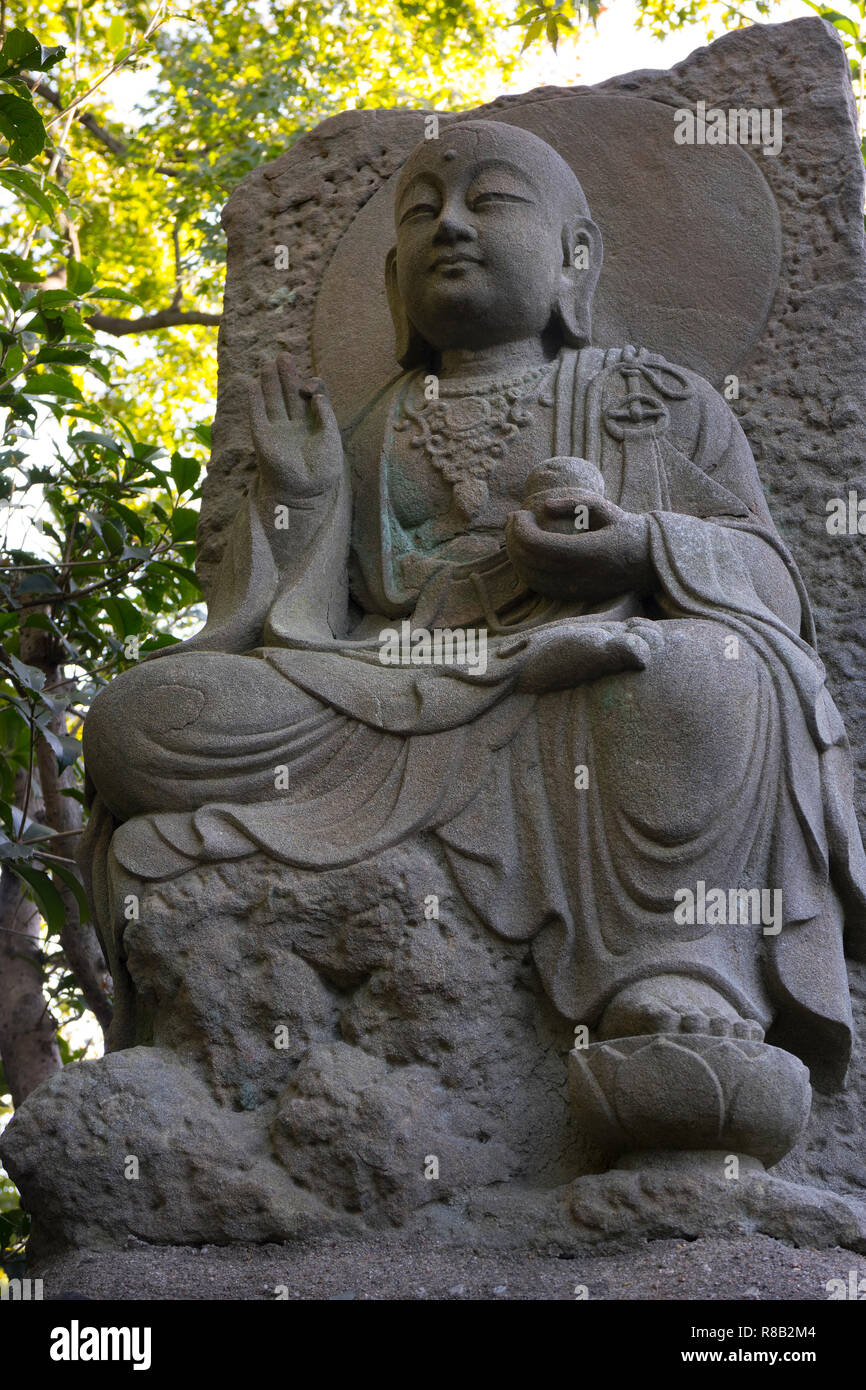 Fukuoka, Japon - 20 octobre 2018 : Old Stone Buddha statue au Shofukuji temple à Fukuoka Banque D'Images
