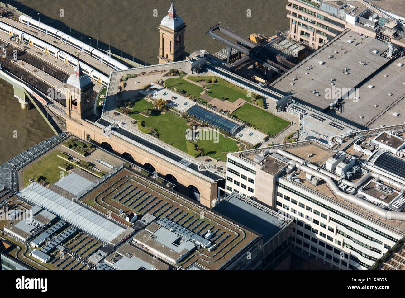 Cannon Street Railway Station et Cannon Bridge Roof Garden, Londres, 2018. Créateur : Angleterre historique photographe personnel. Banque D'Images