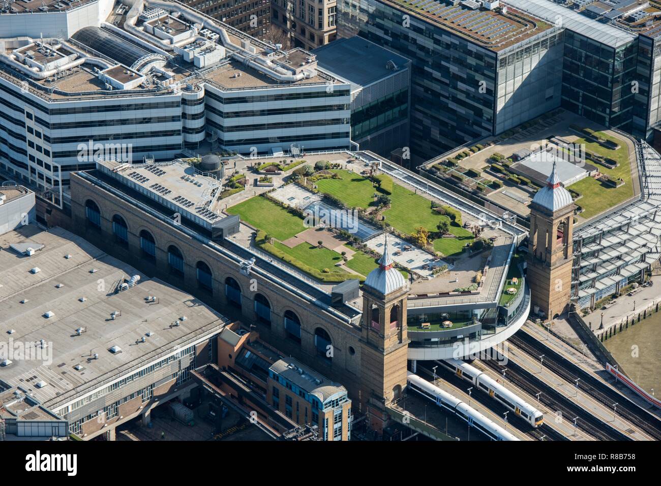 Cannon Street Station et Cannon Bridge Roof Garden, Londres, 2018. Créateur : Angleterre historique photographe personnel. Banque D'Images