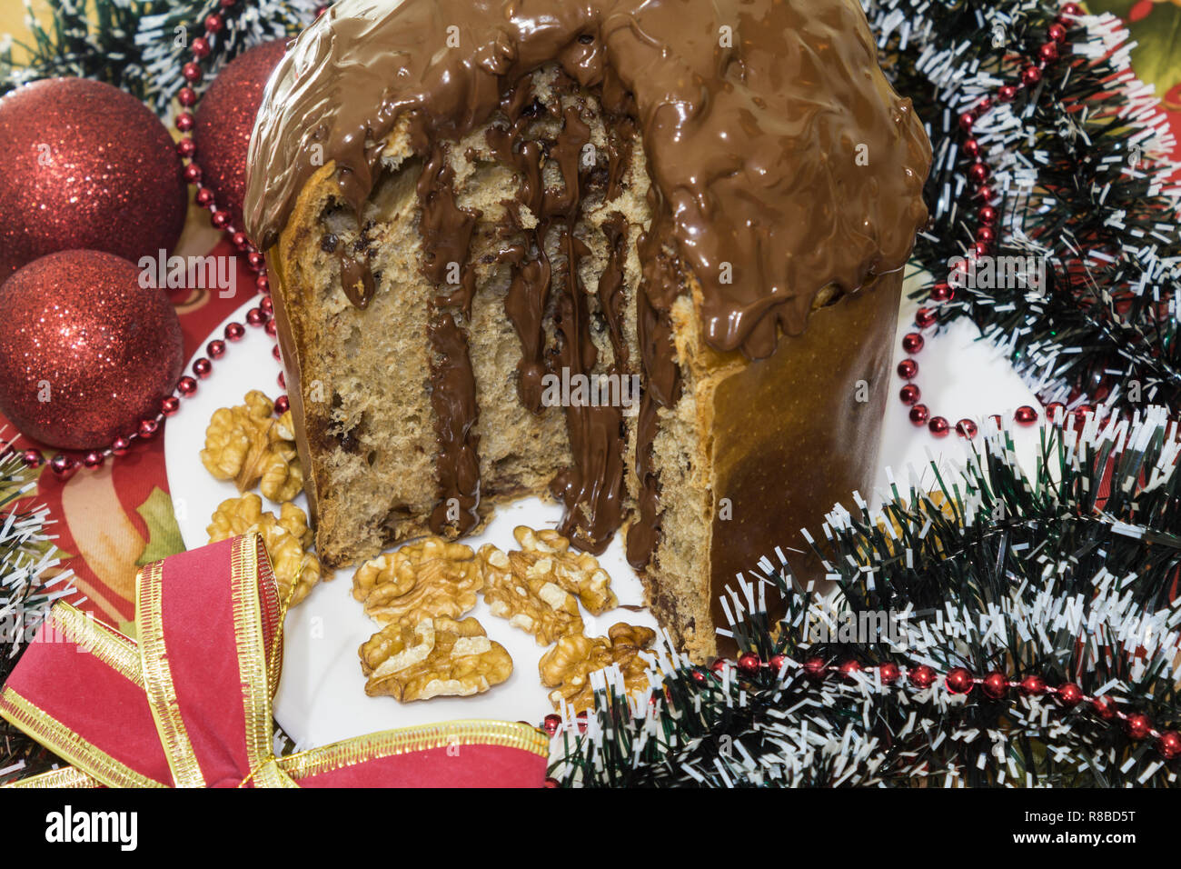 Panettone Gateau Avec Des Fruits Confits Traditionnels A Partir De La Saison De Noel D Origine Milanaise Du Nord De L Italie Photo Stock Alamy Panettone Gateau Avec Des Fruits Confits Traditionnels A Partir De La Saison De Noel D Origine Milanaise Du Nord De L Italie Photo Stock Alamy