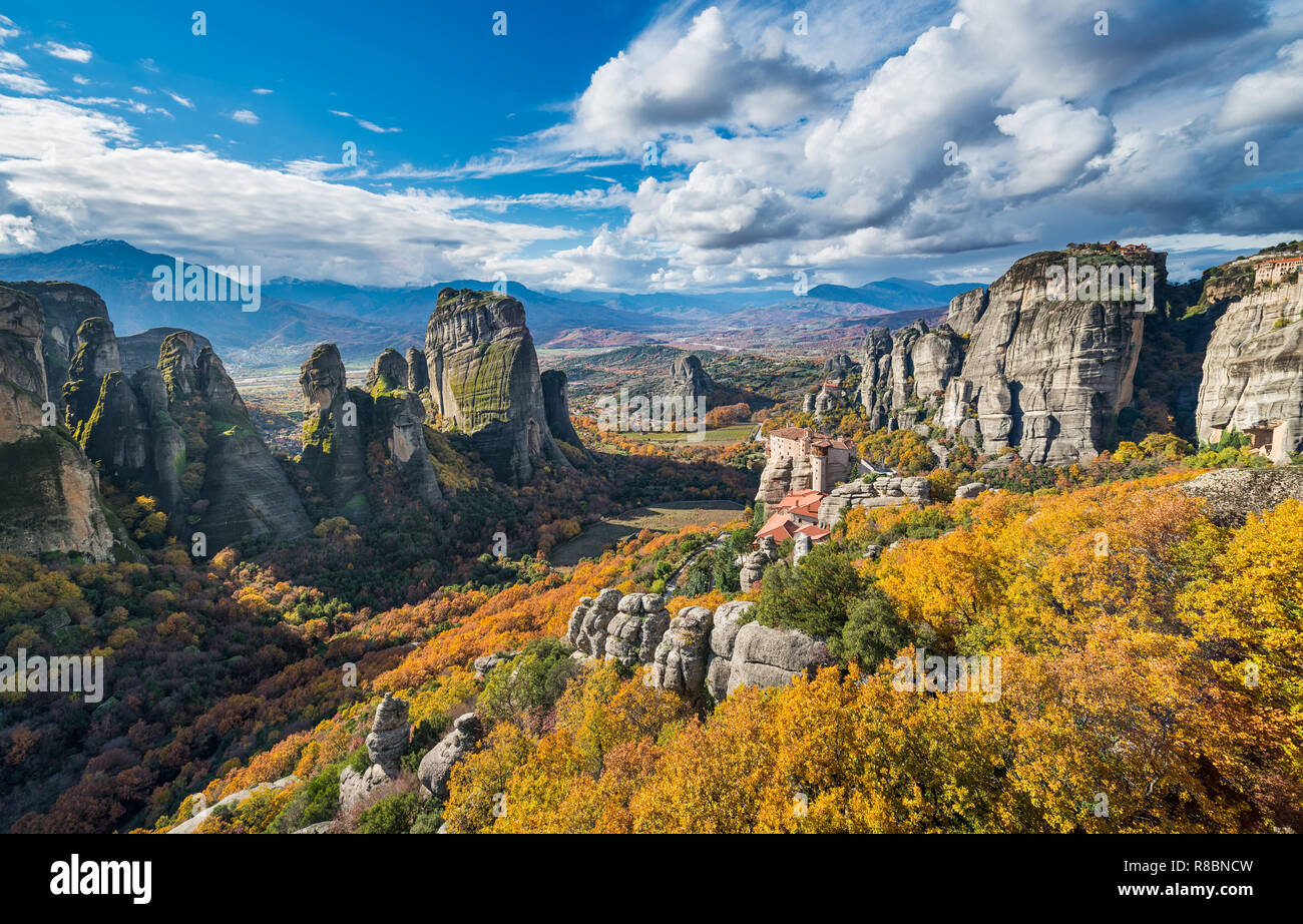Dans les monastères des Météores les formations de roche de grès, Kalambaka, Grèce Banque D'Images