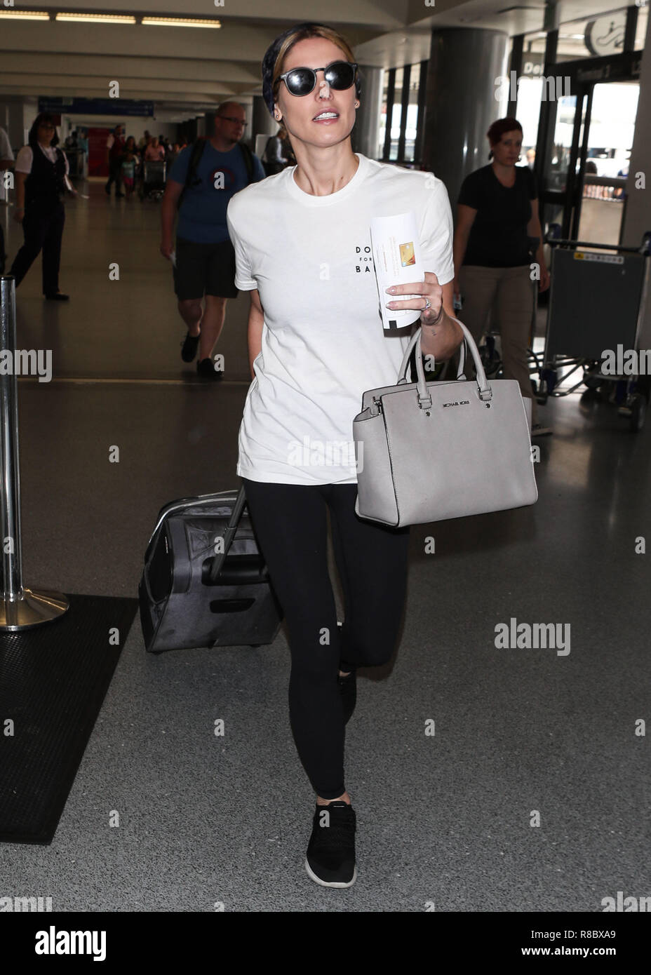 LOS ANGELES, CA, USA - Septembre 05 : L'actrice Ashley Greene vu à l'Aéroport International de Los Angeles (LAX) le 5 septembre 2018 à Los Angeles, Californie, États-Unis. (Photo par Image Press Office) Banque D'Images