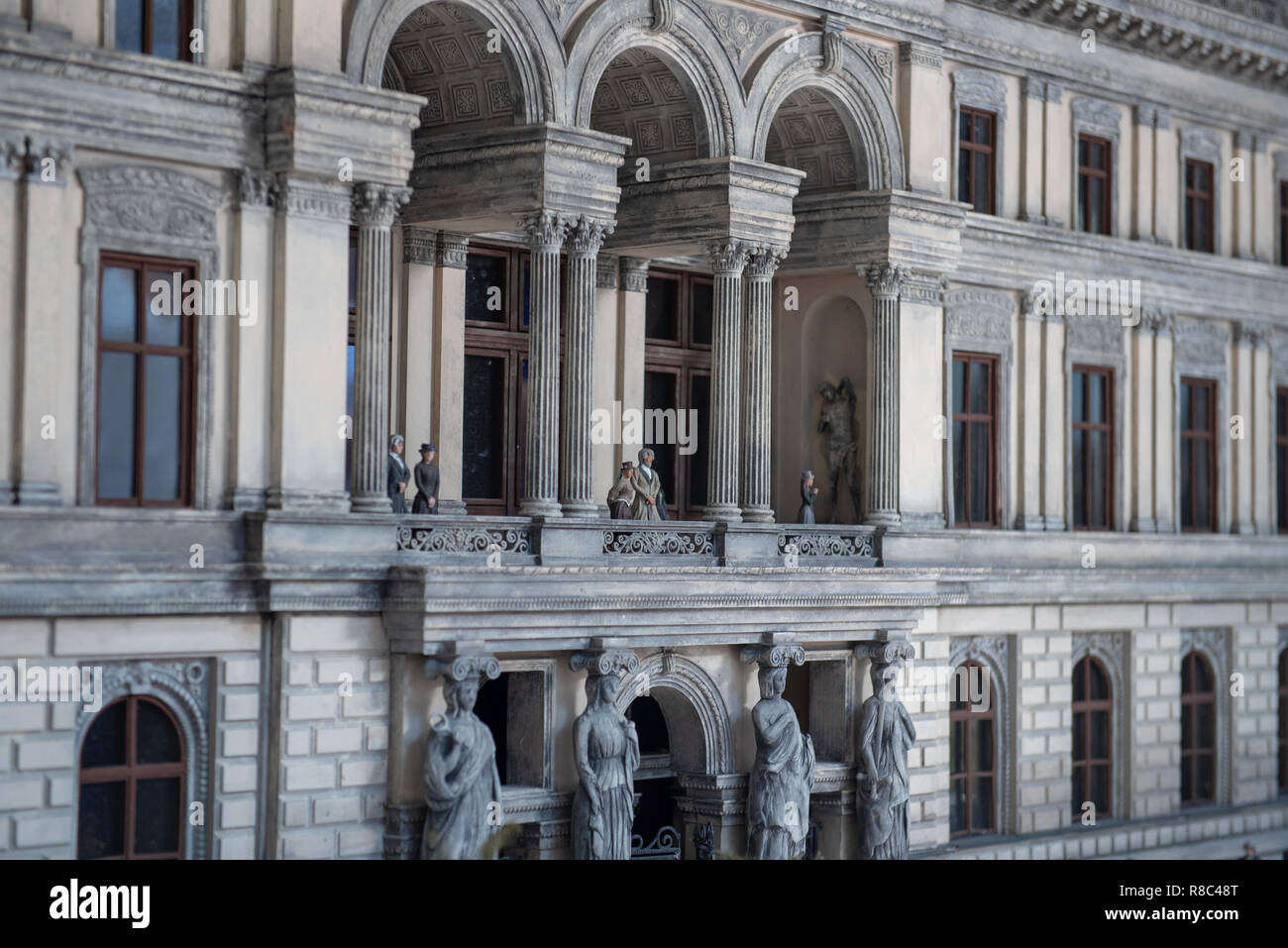 Close up's de reconstitutions de monuments historiques complexes et de l'architecture dans le parc des miniatures de Varsovie, abrité par le Central Agricultural Library Banque D'Images