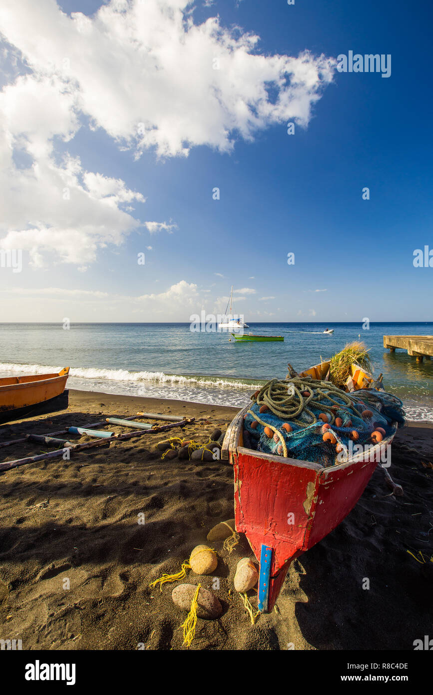 Voile avec des filets de pêche à la plage sur l'île de la Dominique dans les Caraïbes Banque D'Images