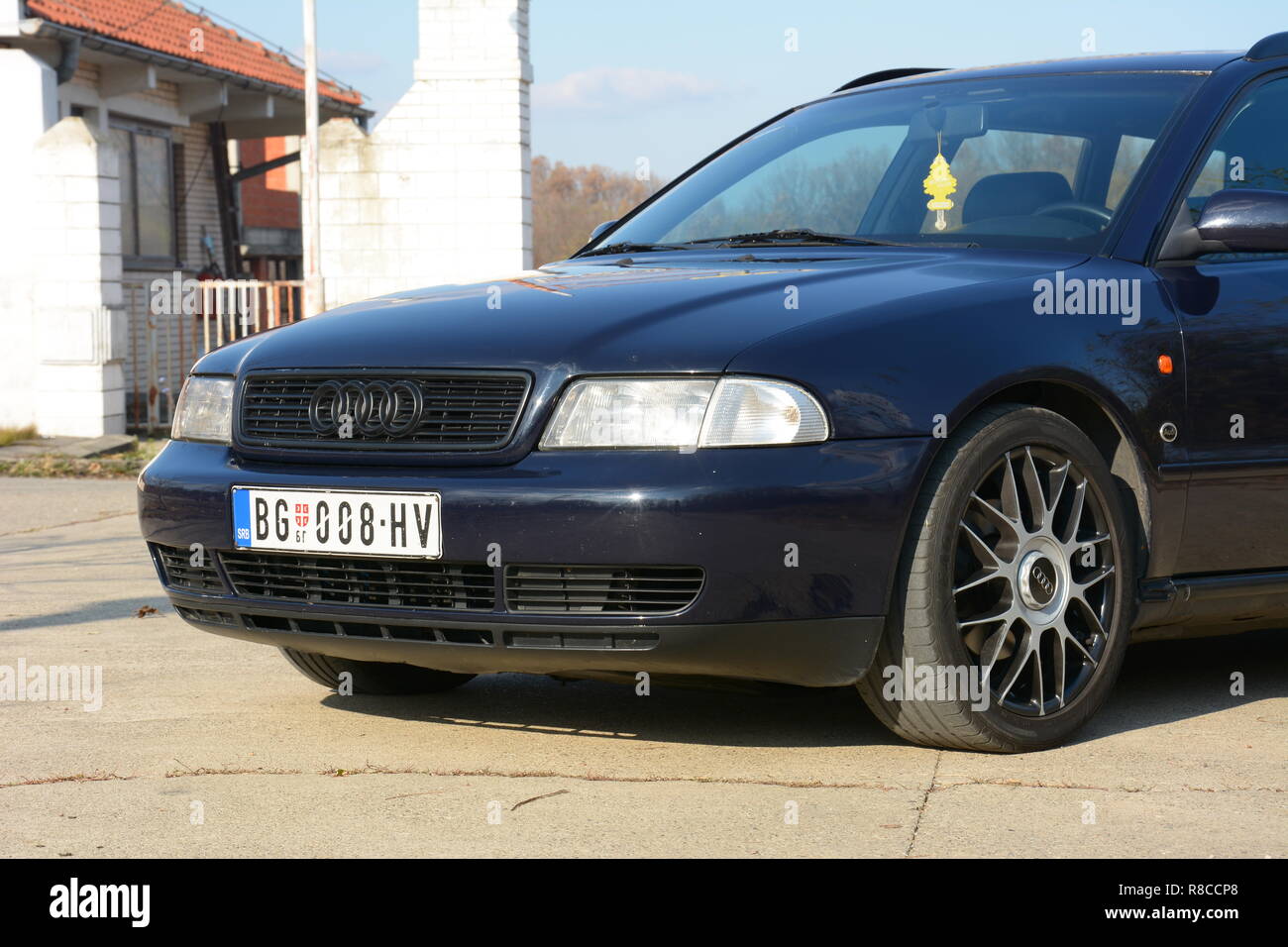 Audi A4 B5 Pare-chocs avant Photo Stock - Alamy