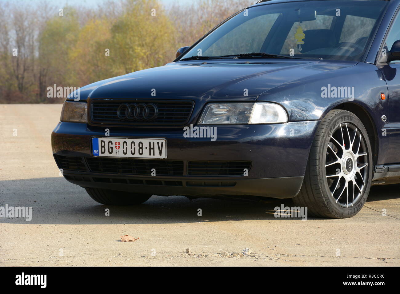 Audi A4 B5 Pare-chocs avant Photo Stock - Alamy