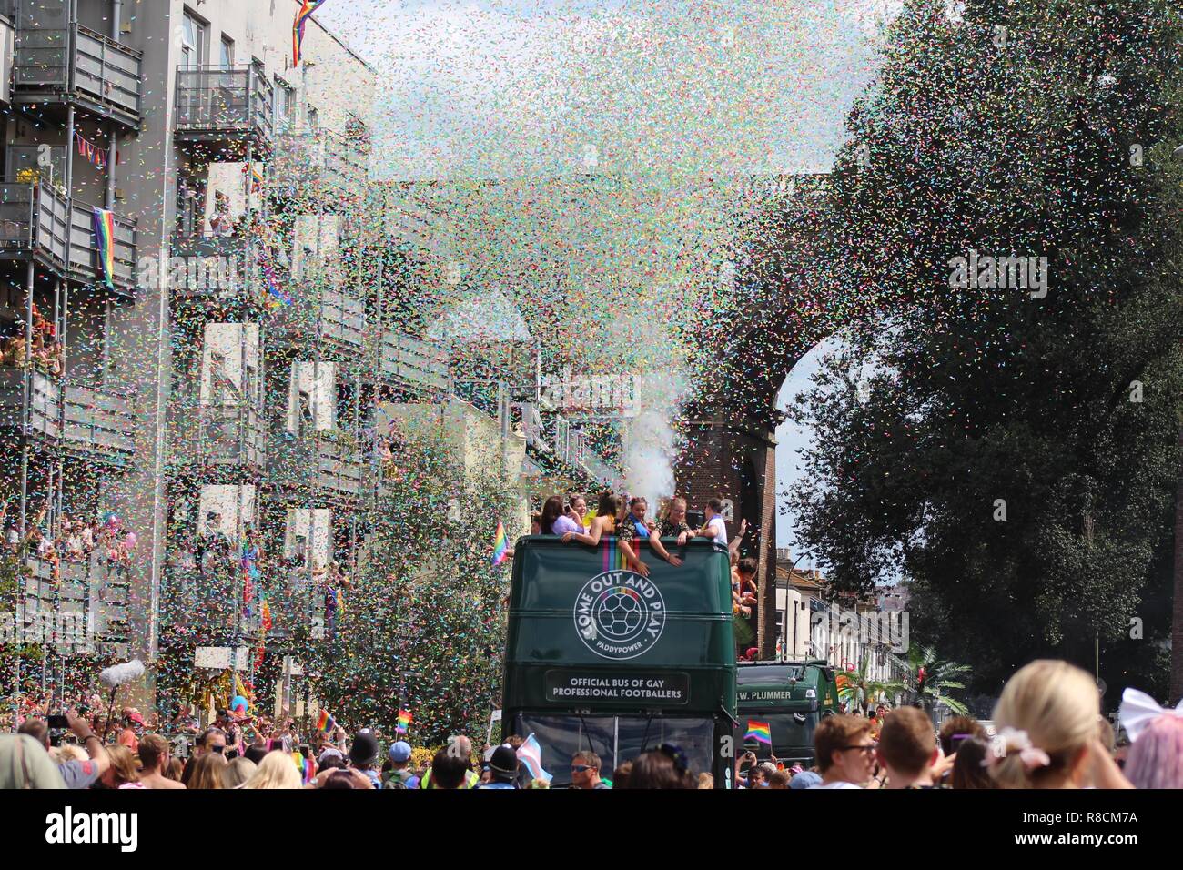 Brighton Pride 2018, Confetti. Banque D'Images