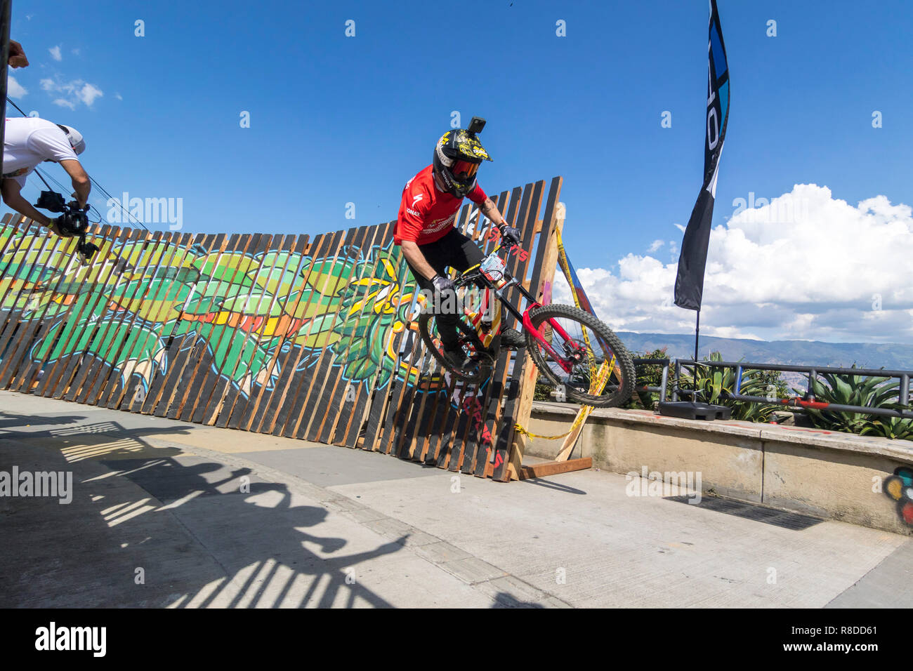 Nicholi Rogatkin la piste pendant la descente à Medellin 2018 Défi. Le vélo qui a eu lieu ce 2 décembre 2018 dans les quartiers de la Banque D'Images