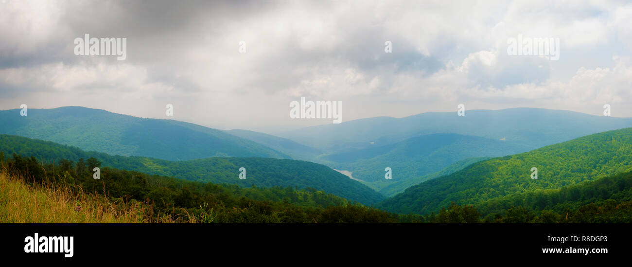 Vue panoramique du paysage dans le Parc National Shenandoah en Virginie s'étend le long de la Blue Ridge Mountains au sud-est des États-Unis. Banque D'Images