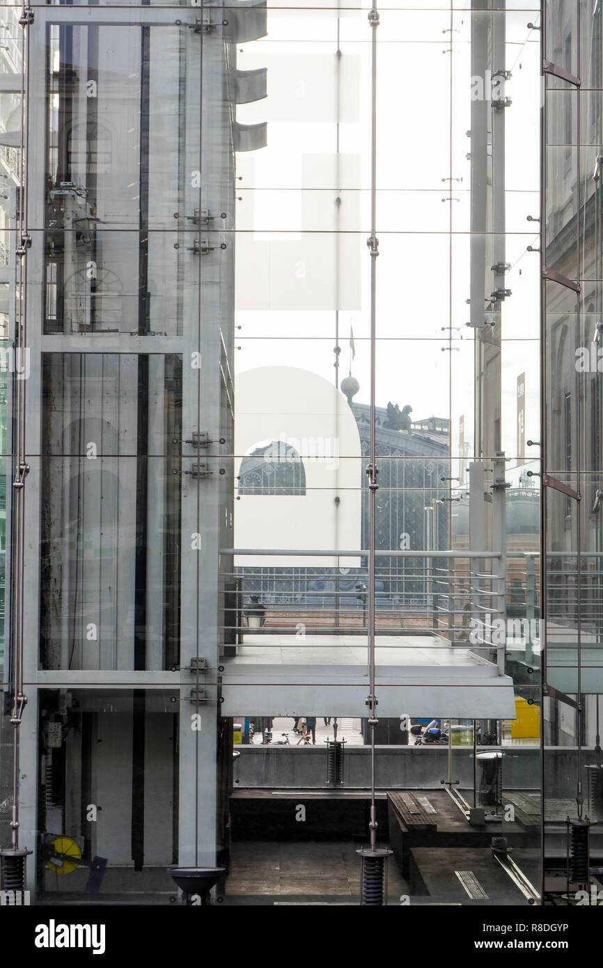 Les élévateurs de la Reine Sofia - Museo Nacional Centro de Arte Reina Sofía, Madrid, Espagne Banque D'Images