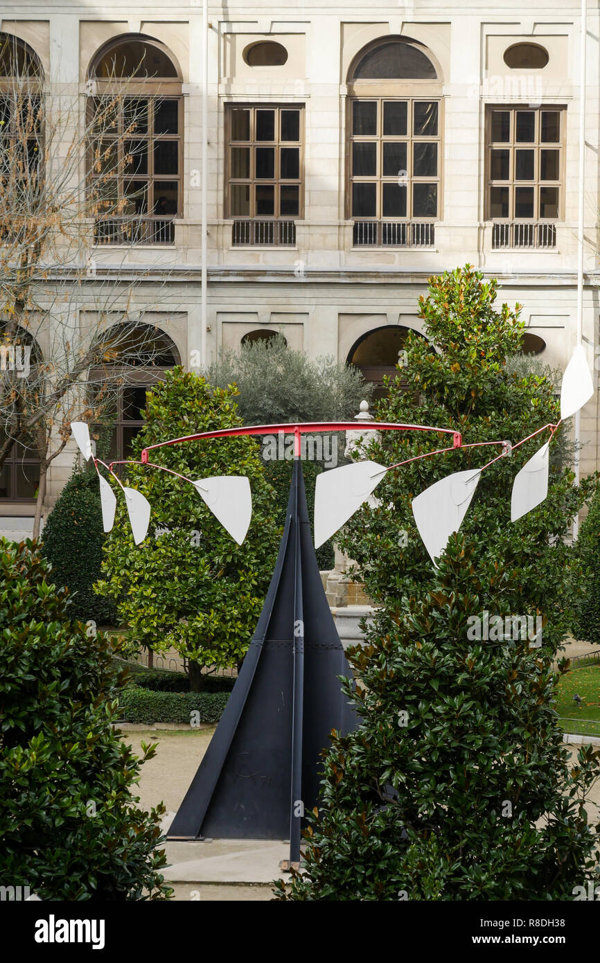 Alexander Calder sculpture mobile, les jardins de la Reine Sofia - Museo Nacional Centro de Arte Reina Sofía, Madrid, Espagne Banque D'Images