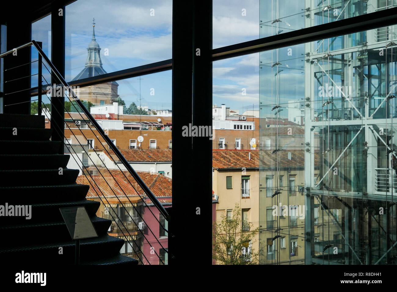 Extension moderne par l'architecte français Jean Nouvel, Museo Nacional Centro de Arte Reina Sofía, Madrid, Espagne Banque D'Images