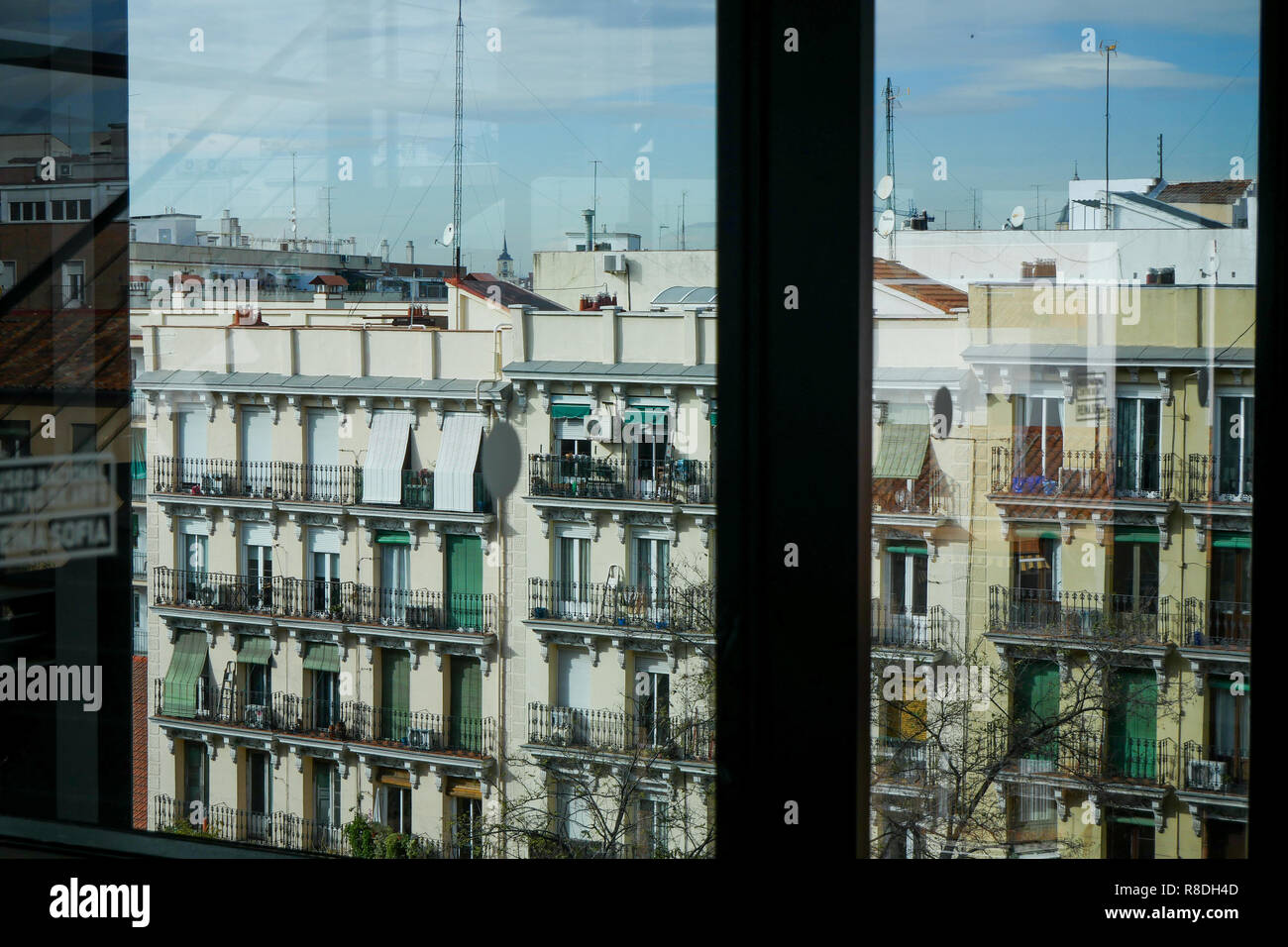 Extension moderne par l'architecte français Jean Nouvel, Museo Nacional Centro de Arte Reina Sofía, Madrid, Espagne Banque D'Images
