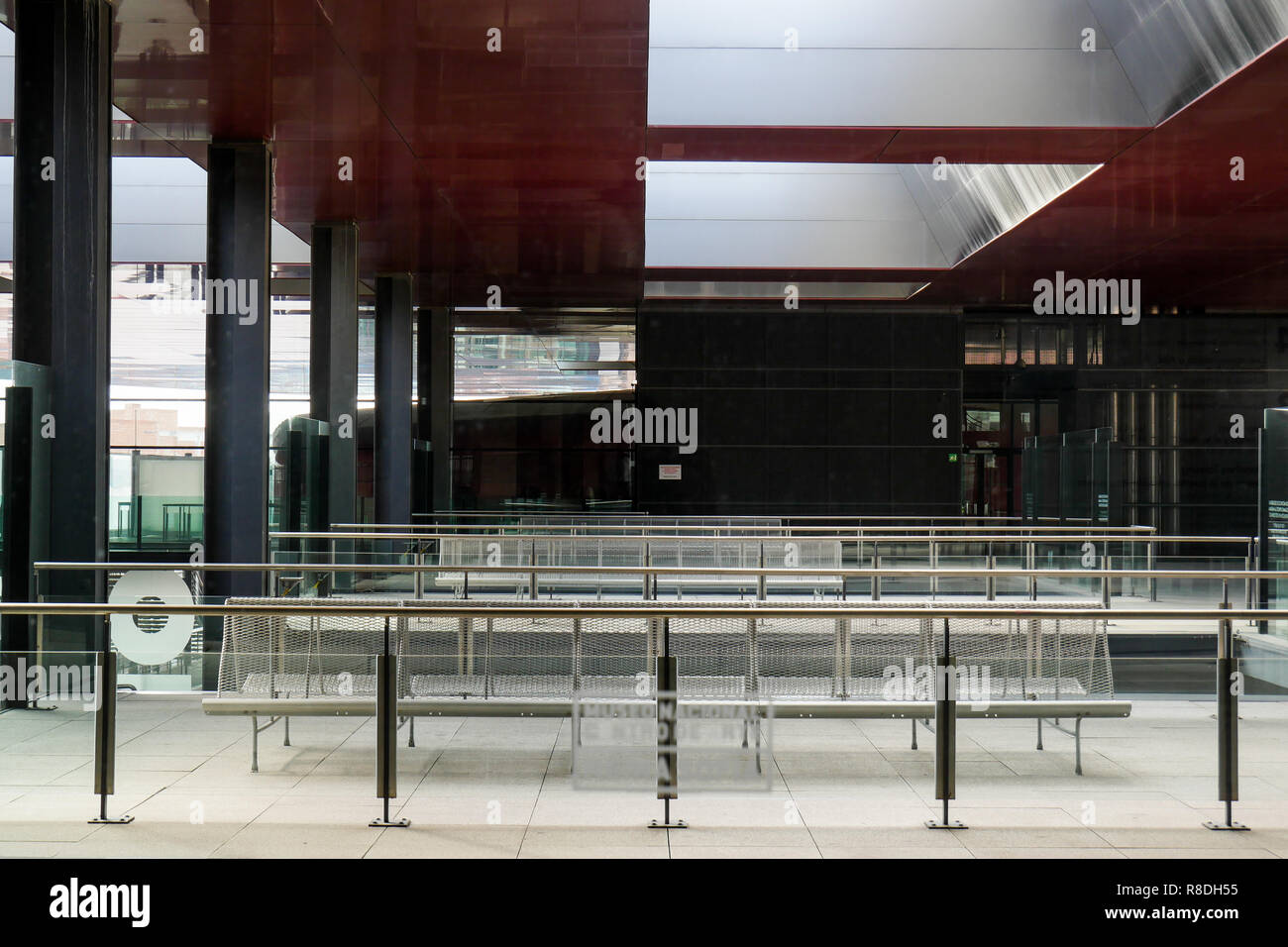 Extension moderne par l'architecte français Jean Nouvel, Museo Nacional Centro de Arte Reina Sofía, Madrid, Espagne Banque D'Images