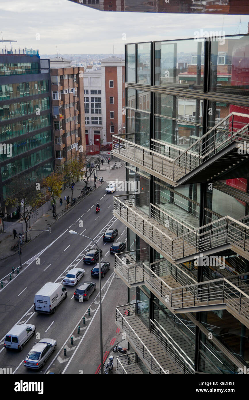 Extension moderne par l'architecte français Jean Nouvel, Museo Nacional Centro de Arte Reina Sofía, Madrid, Espagne Banque D'Images