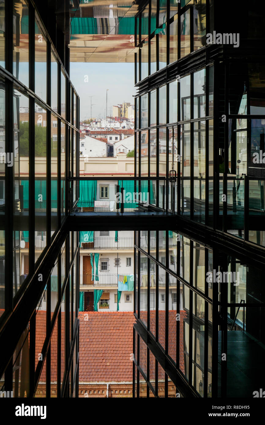 Extension moderne par l'architecte français Jean Nouvel, Museo Nacional Centro de Arte Reina Sofía, Madrid, Espagne Banque D'Images