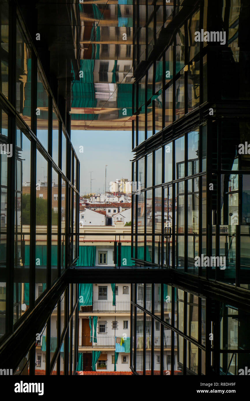 Extension moderne par l'architecte français Jean Nouvel, Museo Nacional Centro de Arte Reina Sofía, Madrid, Espagne Banque D'Images