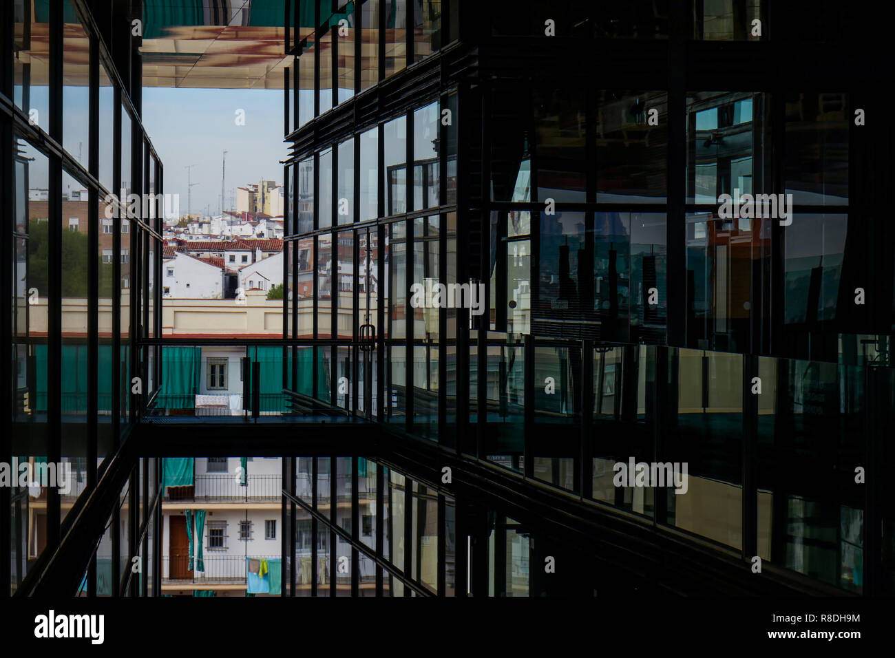 Extension moderne par l'architecte français Jean Nouvel, Museo Nacional Centro de Arte Reina Sofía, Madrid, Espagne Banque D'Images