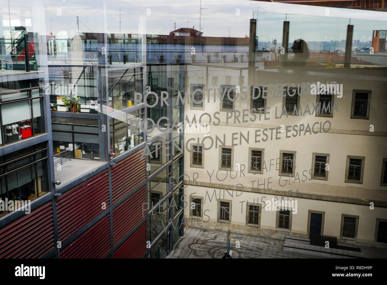 Extension moderne par l'architecte français Jean Nouvel, Museo Nacional Centro de Arte Reina Sofía, Madrid, Espagne Banque D'Images