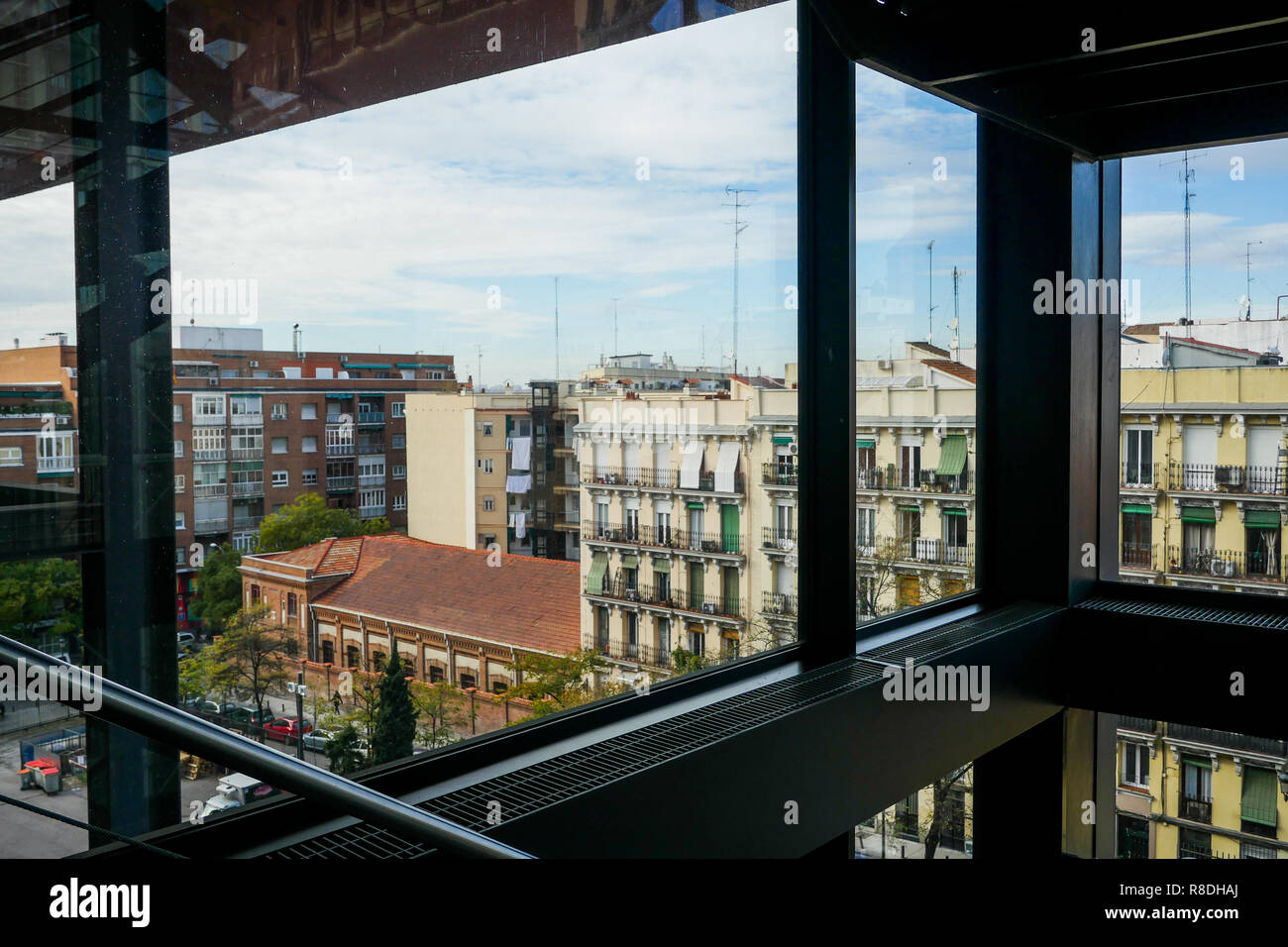 Extension moderne par l'architecte français Jean Nouvel, Museo Nacional Centro de Arte Reina Sofía, Madrid, Espagne Banque D'Images