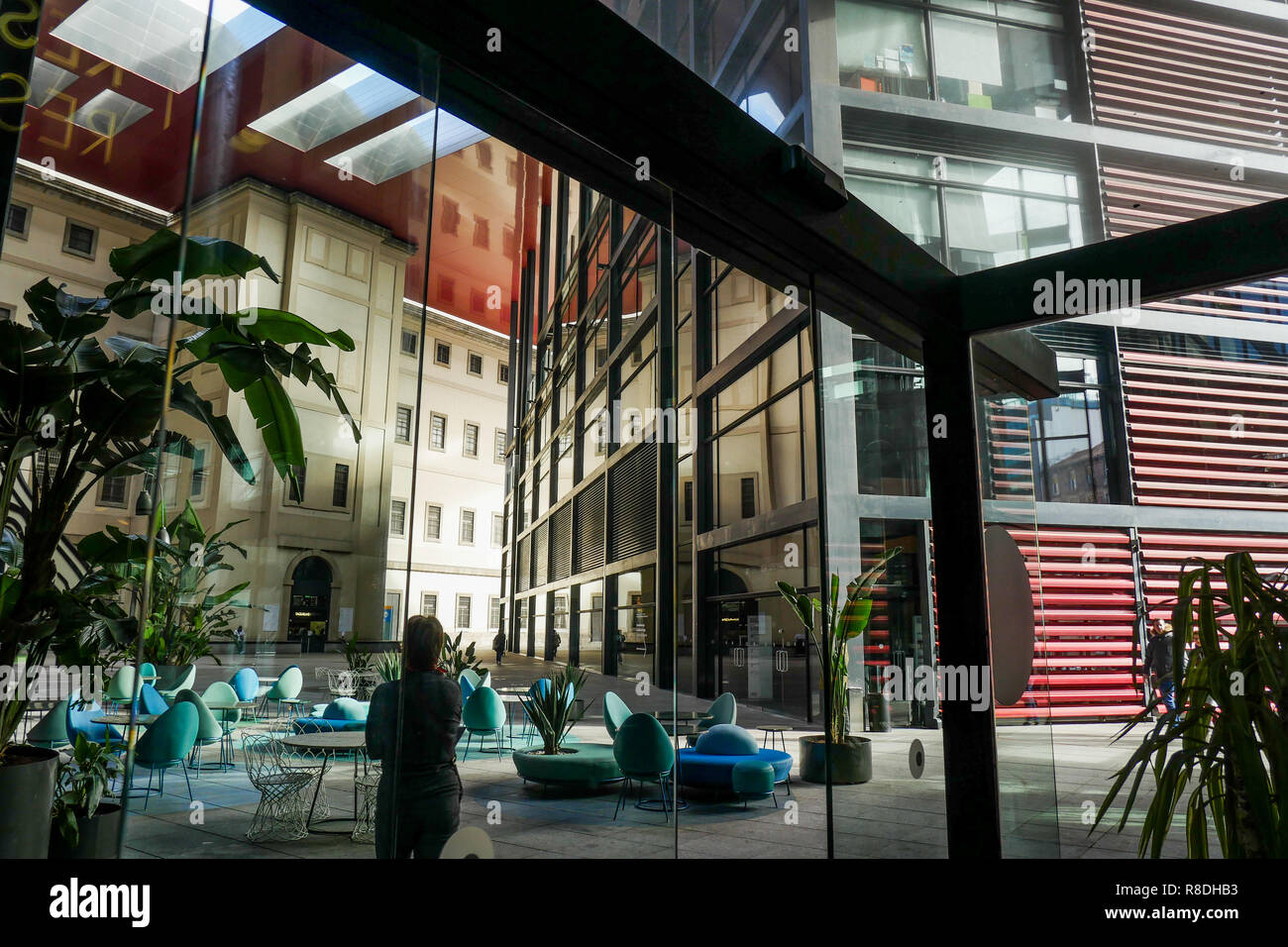 Extension moderne par l'architecte français Jean Nouvel, Museo Nacional Centro de Arte Reina Sofía, Madrid, Espagne Banque D'Images
