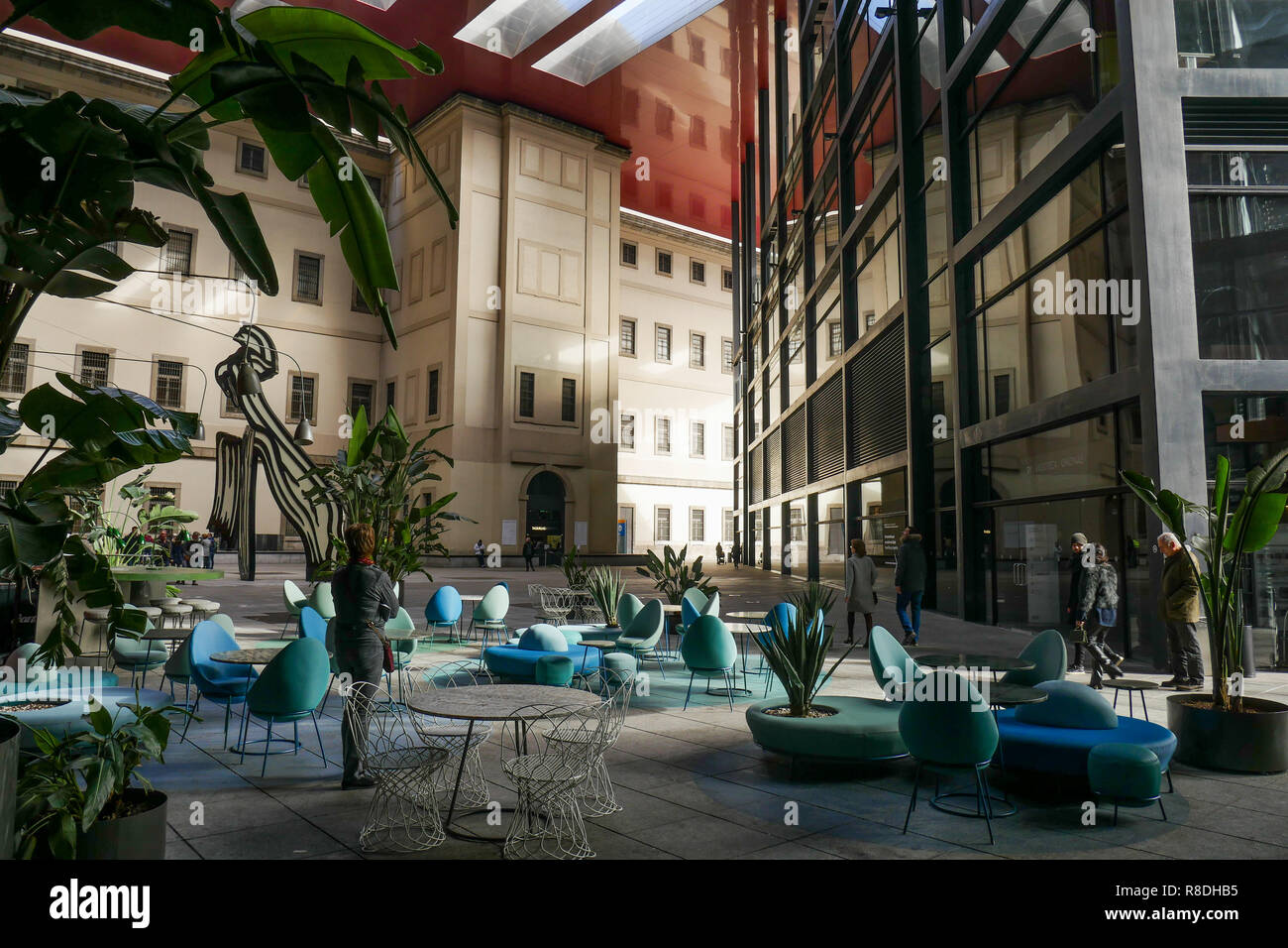 Extension moderne par l'architecte français Jean Nouvel, Museo Nacional Centro de Arte Reina Sofía, Madrid, Espagne Banque D'Images