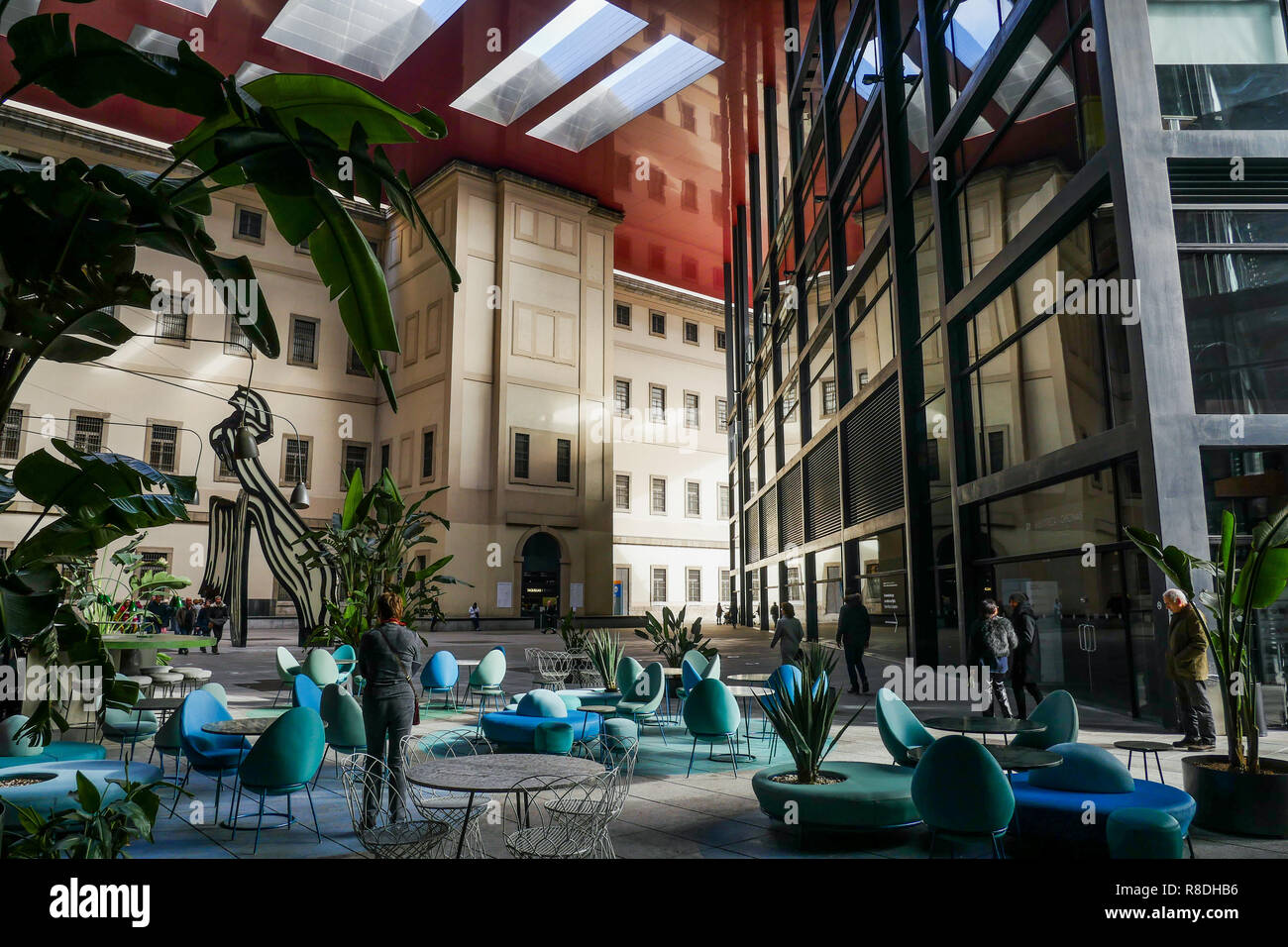 Extension moderne par l'architecte français Jean Nouvel, Museo Nacional Centro de Arte Reina Sofía, Madrid, Espagne Banque D'Images