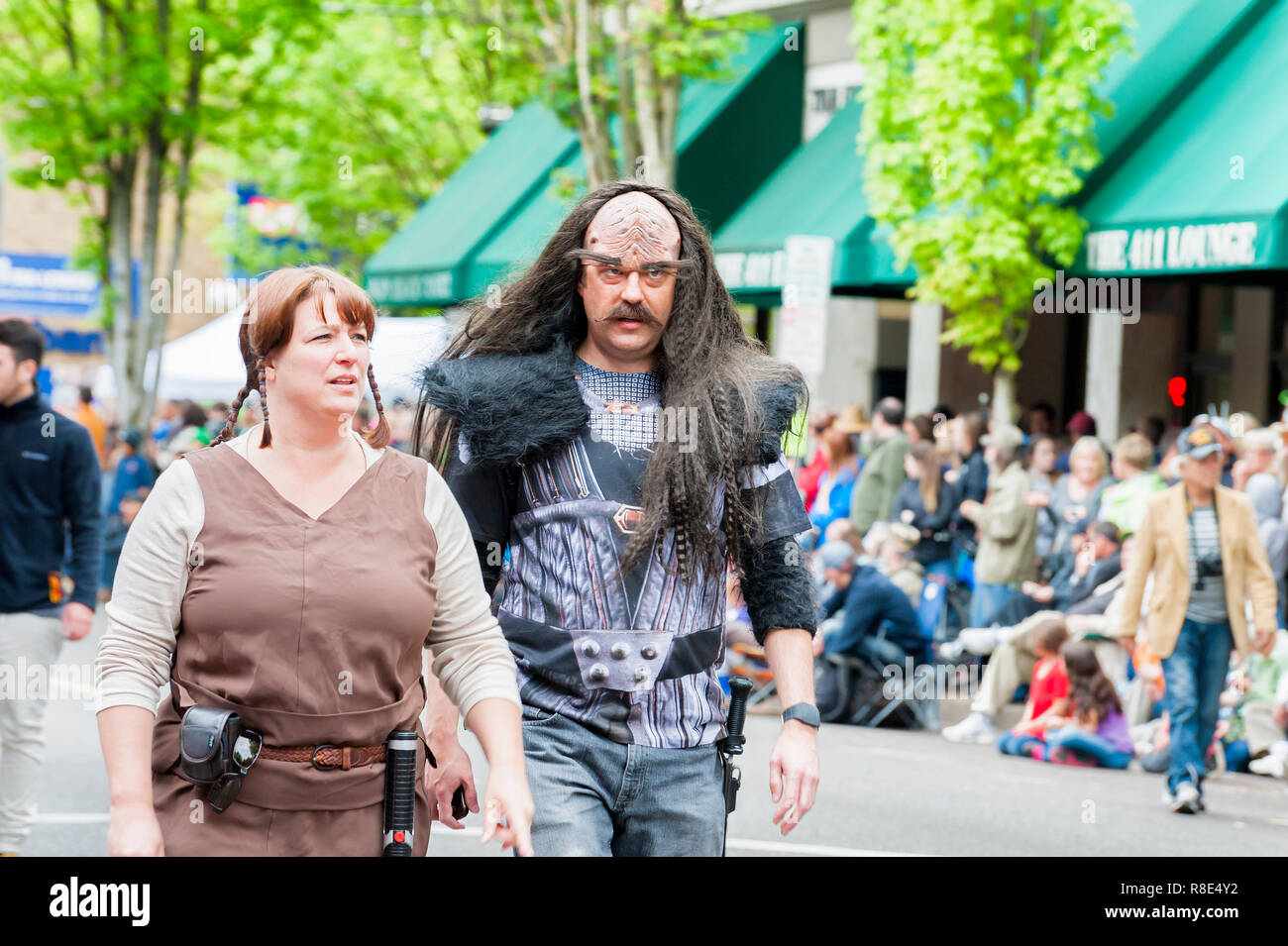 McMinnville, Oregon, USA - Le 16 mai 2015 : Portland's Fanfare, LoveBomb Go-Go, met sur un spectacle au festival annuel de UFO. La section de cuivres de groupe Banque D'Images