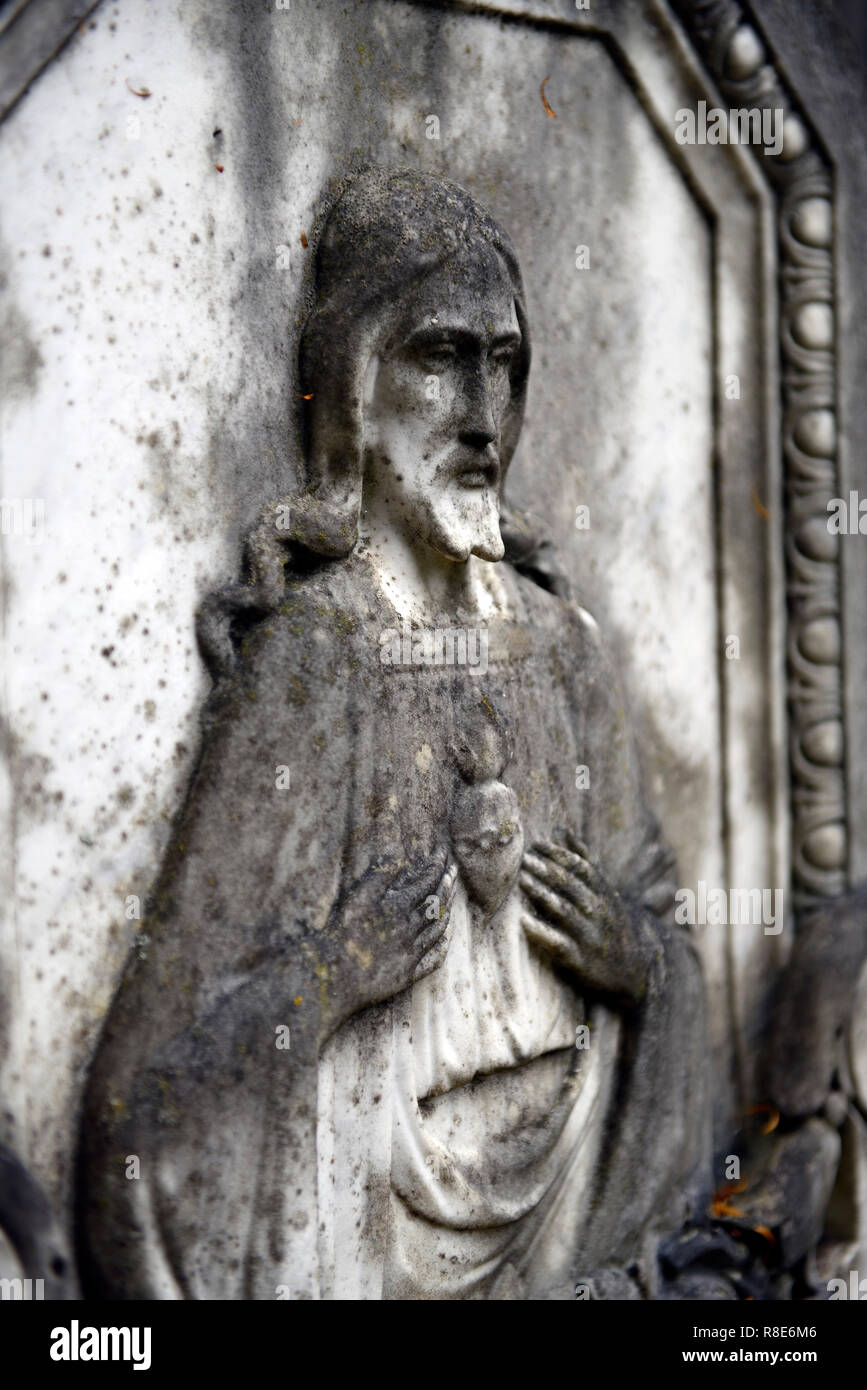 Pierre tombale,pierre tombale,Jésus Christ,Sacré Coeur,cimetière catholique, cimetières, tombes,grave,mémoire,paix,memorial,calme,RM,Irlande Banque D'Images