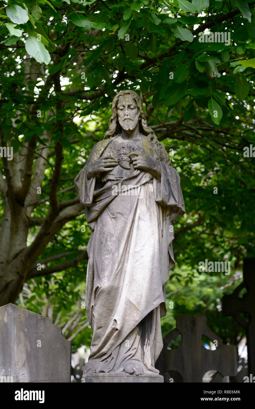 Pierre tombale,pierre tombale,Jésus Christ,Sacré Coeur,cimetière catholique, cimetières, tombes,grave,mémoire,paix,memorial,calme,RM,Irlande Banque D'Images