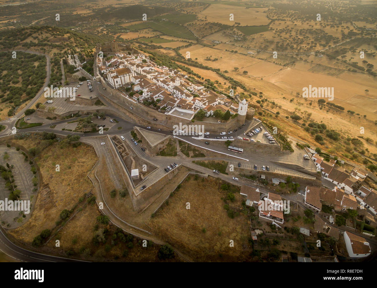 Monsaraz Portugal vue aérienne du village médiéval fortifié Banque D'Images