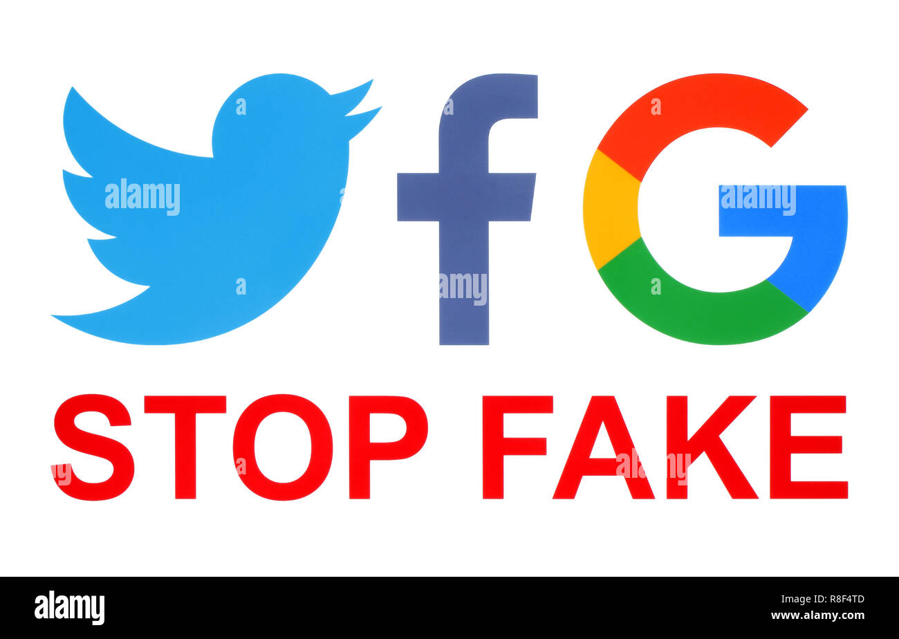 Kiev, Ukraine - 09 octobre, 2018 : Facebook, Twitter et Google icônes imprimées sur du papier blanc avec stop fake mots. Banque D'Images
