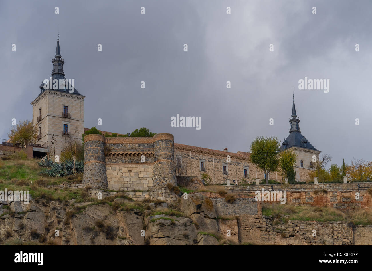 L'Alcazar de Tolède, une fortification en pierre historique situé dans la partie la plus élevée de Tolède, Castille-La Manche, Espagne. Une fois qu'un palais romain, reconstruit Banque D'Images