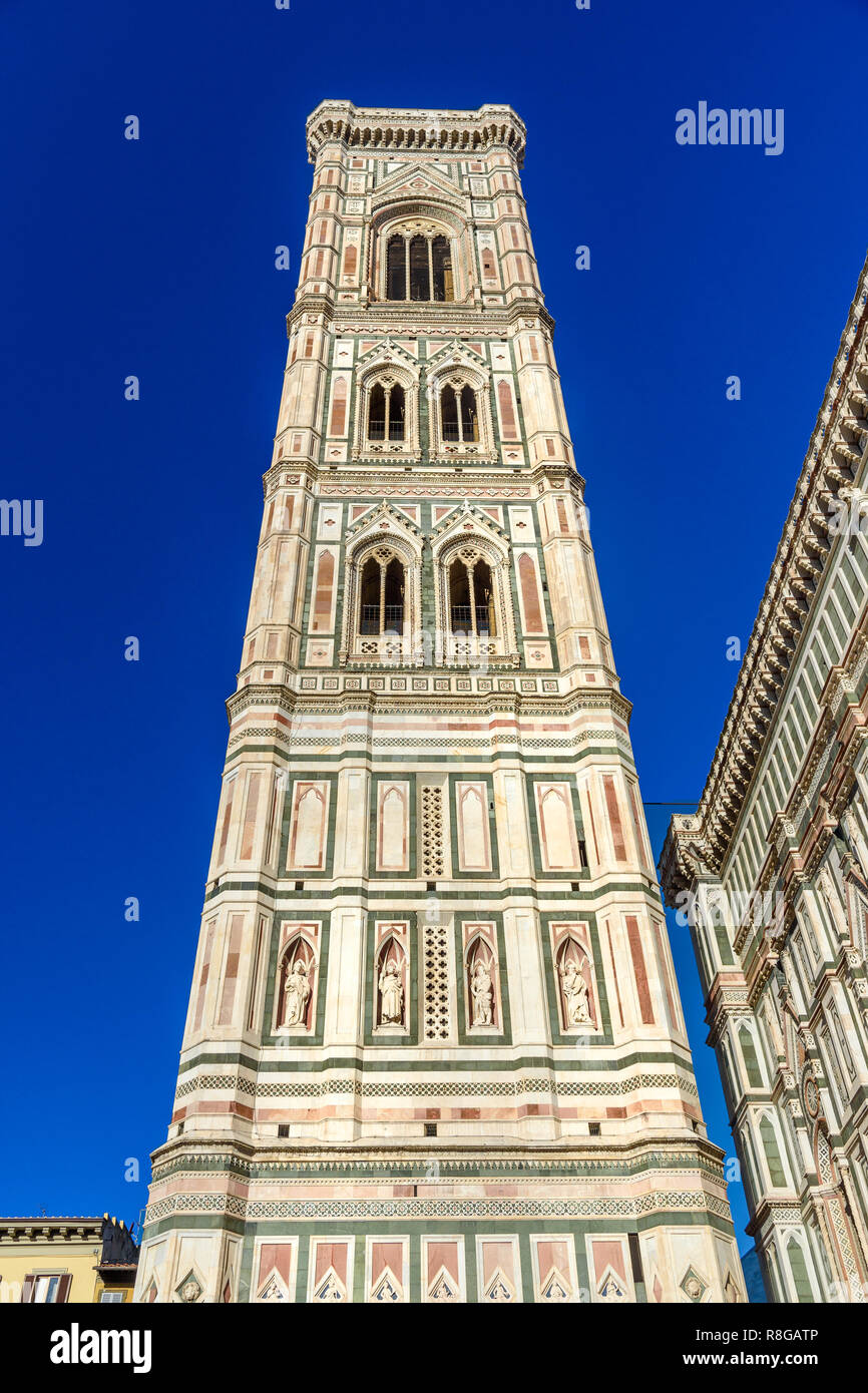Le clocher de Giotto (campanile) dans la Cathédrale de Santa Maria del Fiore, le Duomo de Florence. Italie Banque D'Images