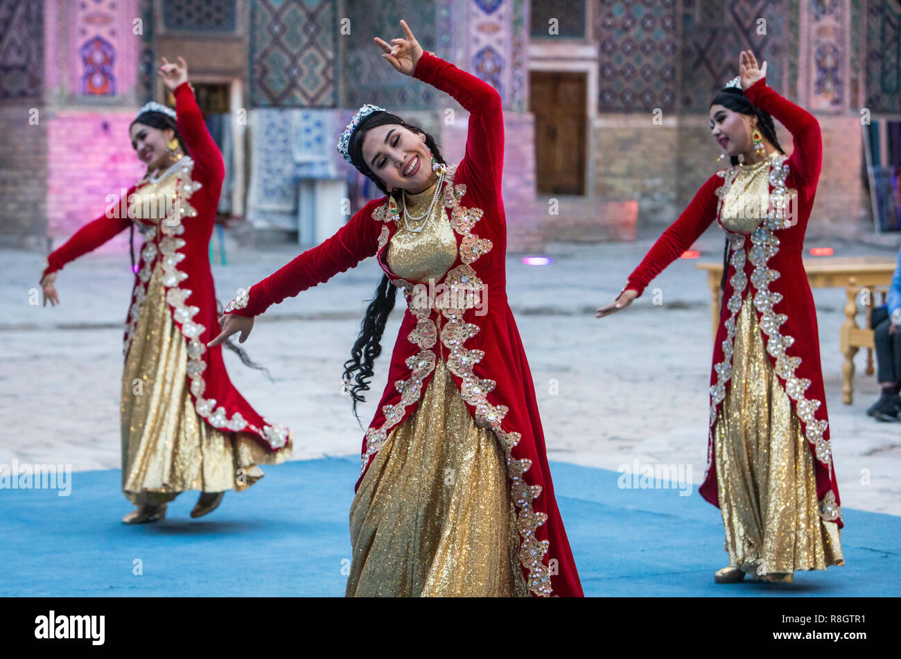 La danse traditionnelle, folklore, spectacle, spectacles, performances, Samarkand, Ouzbékistan Banque D'Images