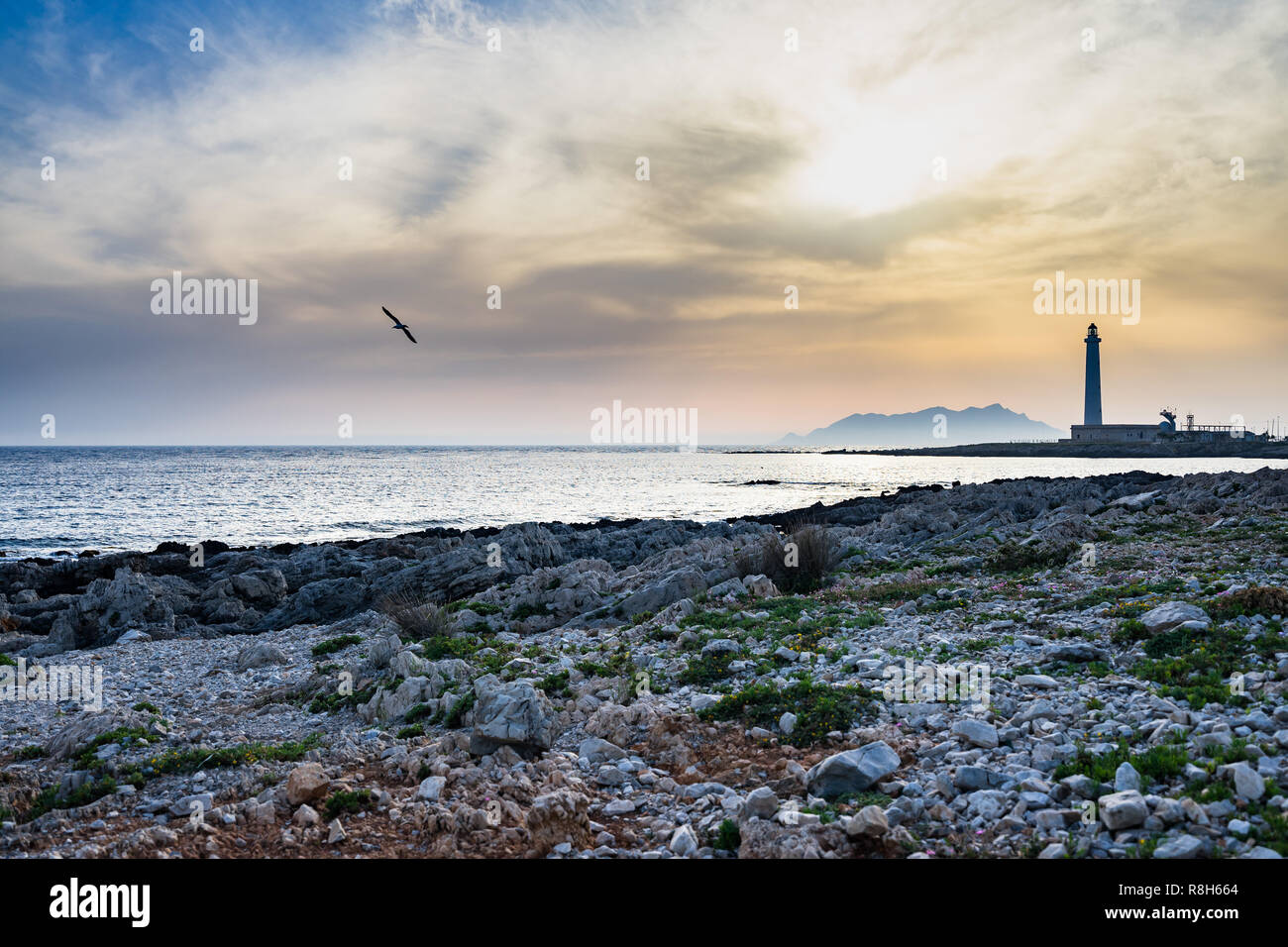 Punta Sottile est un des meilleur endroit dans l'île de Favignana pour profiter de magnifiques couchers de soleil, les îles Égades, Sicile, Italie Banque D'Images