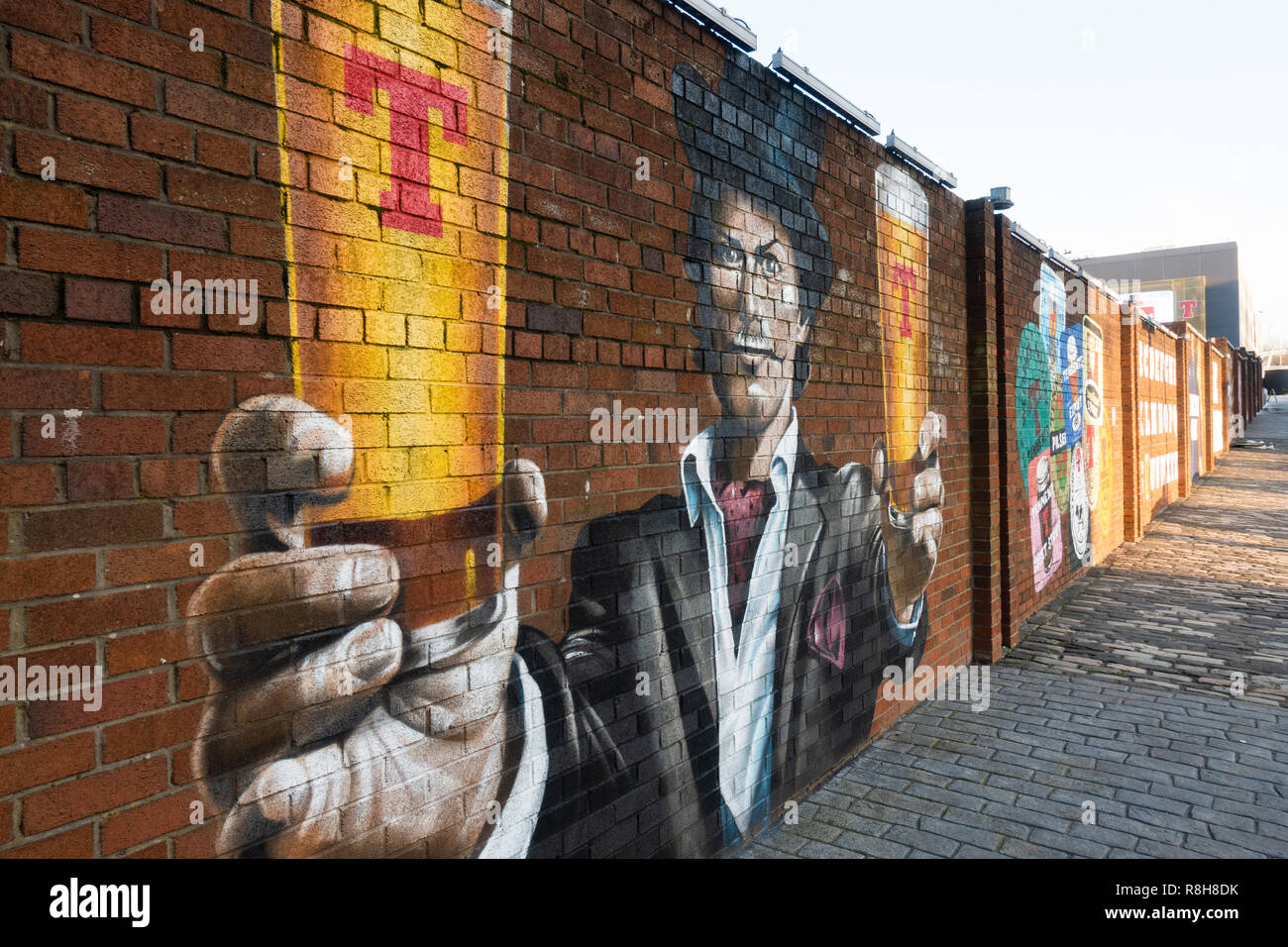 Tennent's lager fresque peinte sur mur à Tennent Caledonian Wellpark Brewery brasseries à Glasgow, Écosse, Royaume-Uni Banque D'Images