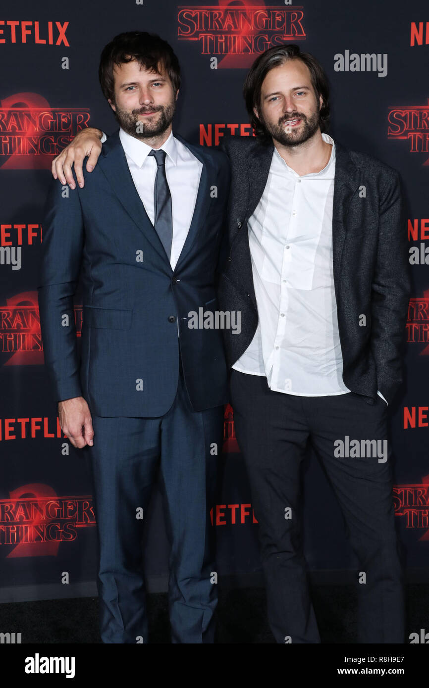 WESTWOOD, LOS ANGELES, CA, USA - Le 26 octobre : Ross niais, Matt niais au Los Angeles Premiere de l'tranger Netflix 'Choses' Saison 2 a tenu au Westwood Village Theatre le 26 octobre 2017 à Westwood, Los Angeles, Californie, États-Unis. (Photo par Xavier Collin/Image Press Office) Banque D'Images