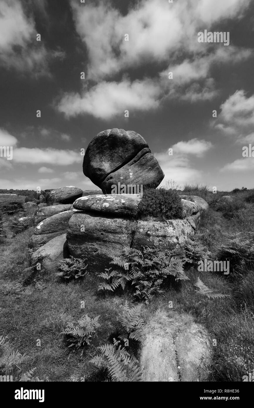 Des formations de roche pierre meulière sur terrain du Saint-Laurent, Grindleford, village ; comté de Derbyshire Peak District National Park ; Angleterre ; UK Banque D'Images