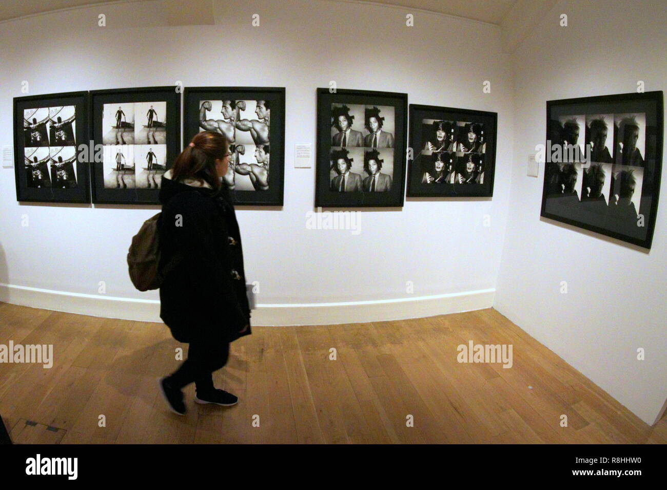 Edinburgh, Ecosse, Royaume-Uni, le 14 décembre. Exposition Andy Warhol assisté par les touristes à Édimbourg pour la nouvelle année et les fêtes de Noël à la Scottish National Gallery of Modern Art Deux modernes. Gerard crédit Ferry/Alamy Live News Banque D'Images Edinburgh, Ecosse, Royaume-Uni, le 14 décembre. Exposition Andy Warhol assisté par les touristes à Édimbourg pour la nouvelle année et les fêtes de Noël à la Scottish National Gallery of Modern Art Deux modernes. Gerard crédit Ferry/Alamy Live News Banque D'Images
