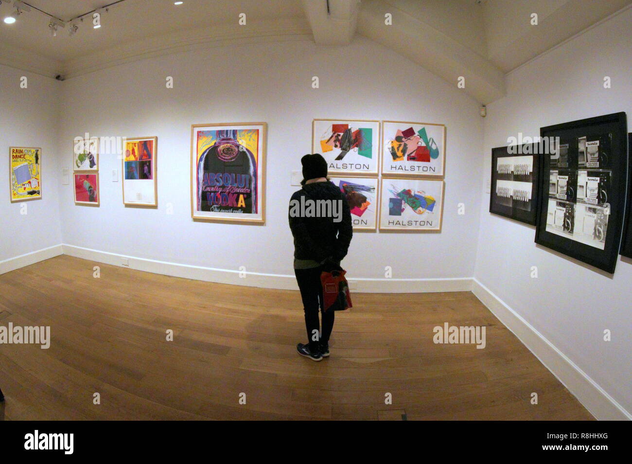 Edinburgh, Ecosse, Royaume-Uni, le 14 décembre. Exposition Andy Warhol assisté par les touristes à Édimbourg pour la nouvelle année et les fêtes de Noël à la Scottish National Gallery of Modern Art Deux modernes. Gerard crédit Ferry/Alamy Live News Banque D'Images Edinburgh, Ecosse, Royaume-Uni, le 14 décembre. Exposition Andy Warhol assisté par les touristes à Édimbourg pour la nouvelle année et les fêtes de Noël à la Scottish National Gallery of Modern Art Deux modernes. Gerard crédit Ferry/Alamy Live News Banque D'Images