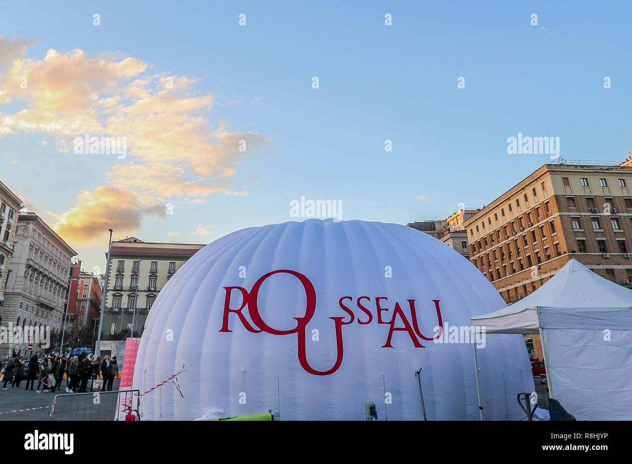 Naples, Italie. 15 décembre 2018. Les cinq étoiles aux citoyens de Naples dans un deux jours dédiés à l'environnement Tappa à Naples pour l'Rousseau City Lab à sa cinquième nomination intitulé '#  ENVIRONNEMENT .. Comment le Net, le web et les nouvelles technologies vont nous aider à sauver la planète ' Crédit : Antonio Balasco/Alamy Live News Crédit : Antonio Balasco/Alamy Live News Banque D'Images