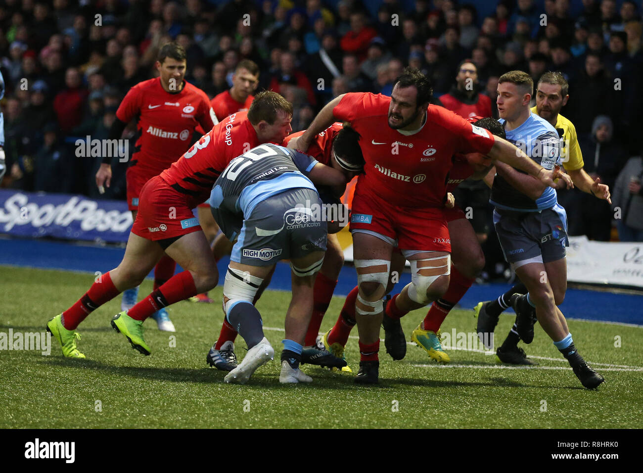 Cardiff, Wales, UK. Le 15 décembre 2018. Jamie George de Sarrasins © obtient sa tête en bas et les charges de l'avant pour marquer ses équipes essayer final. Heineken Cup Champions, piscine 3 rugby match, Cardiff Blues v Saracens au Sport BT Cardiff Arms Park de Cardiff, le samedi 15 décembre 2018. Cette image ne peut être utilisé qu'à des fins rédactionnelles. Editorial uniquement. Photos par Andrew Andrew/Verger Verger la photographie de sport/Alamy live news Banque D'Images