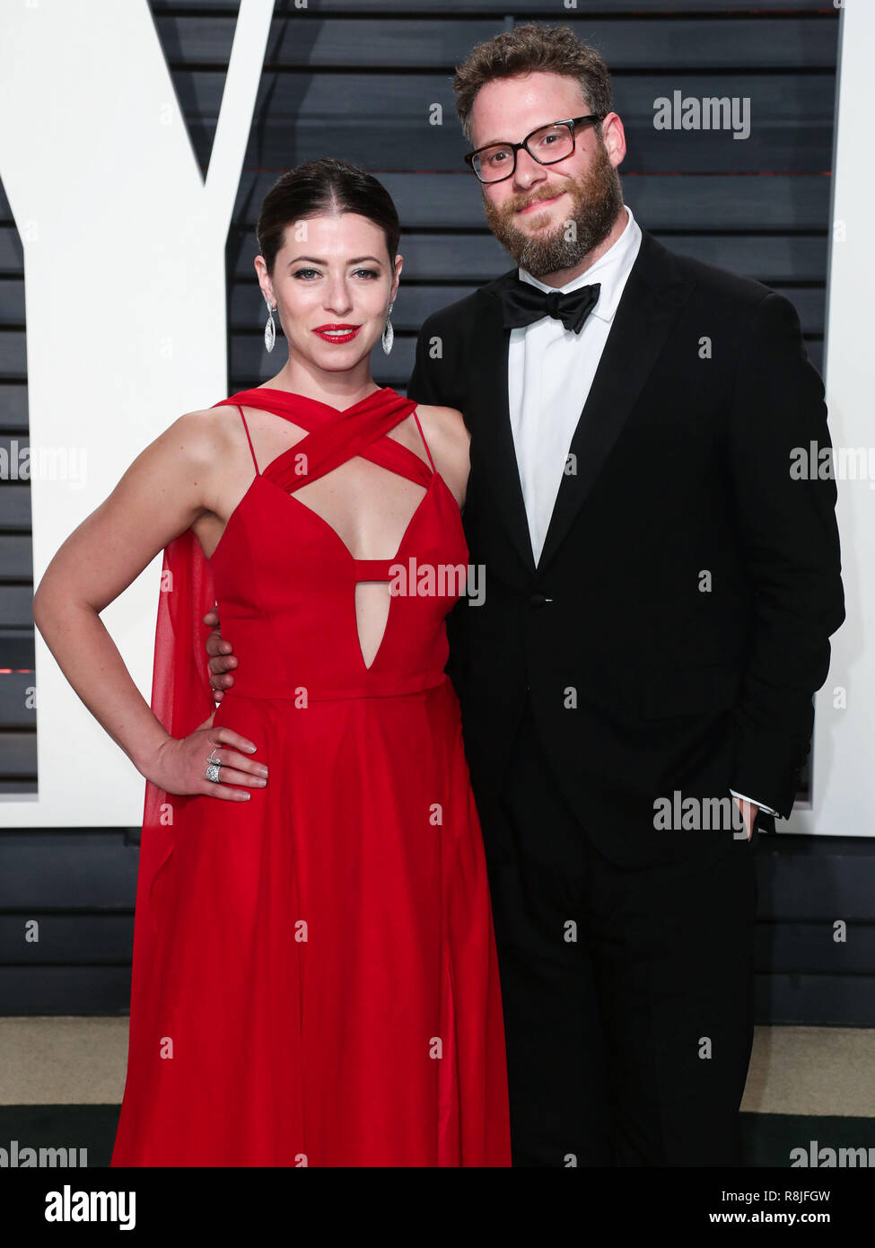 BEVERLY HILLS, LOS ANGELES, CA, USA - 26 février : Lauren Miller, Seth Rogen arrive à la Vanity Fair Oscar Party 2017 tenue à l'Wallis Annenberg Center for the Performing Arts le 26 février 2017 à Beverly Hills, Los Angeles, Californie, États-Unis. (Photo par Xavier Collin/Image Press Office) Banque D'Images