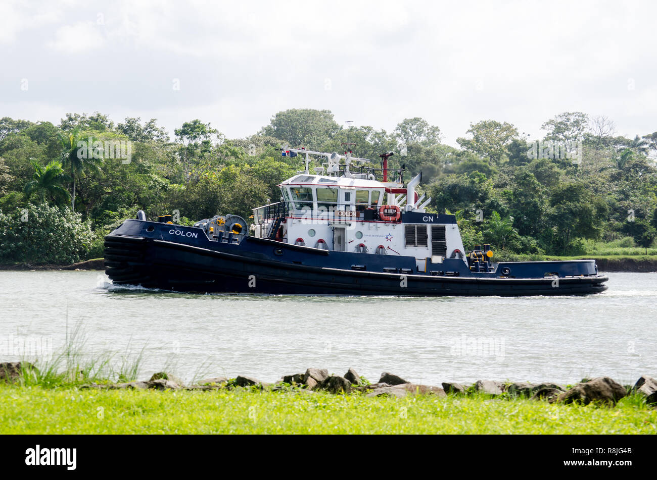 Remorqueur du Canal de Panama. Photo prise sur la côte caraïbe du Canal Banque D'Images
