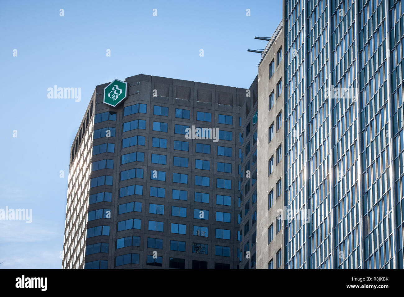 Montréal, Canada - le 4 novembre 2018 : La Banque Desjardins logo sur leur bureau principal de Montréal (Québec), dans le Complexe Desjardins. Mouvement Desjardins Banque D'Images