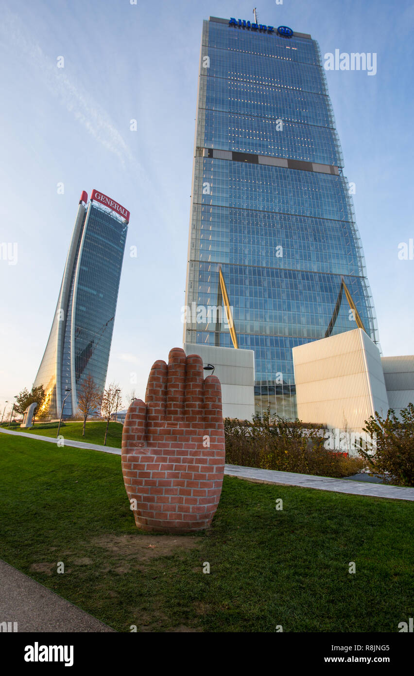 MILAN, ITALIE, le 5 décembre 2018 - Hadid tour et tour Isozaki à Milan 'Ville' de la vie de quartier place Tre Torri, Milan, Italie Banque D'Images