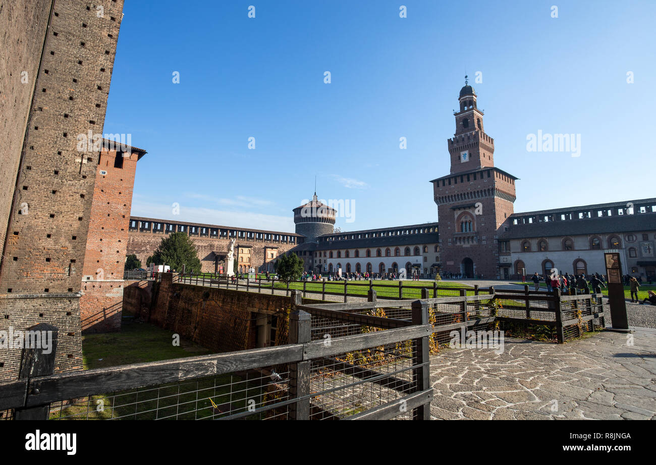 MILAN, ITALIE, le 5 décembre 2018 - cour du Château Sforzesco Banque D'Images
